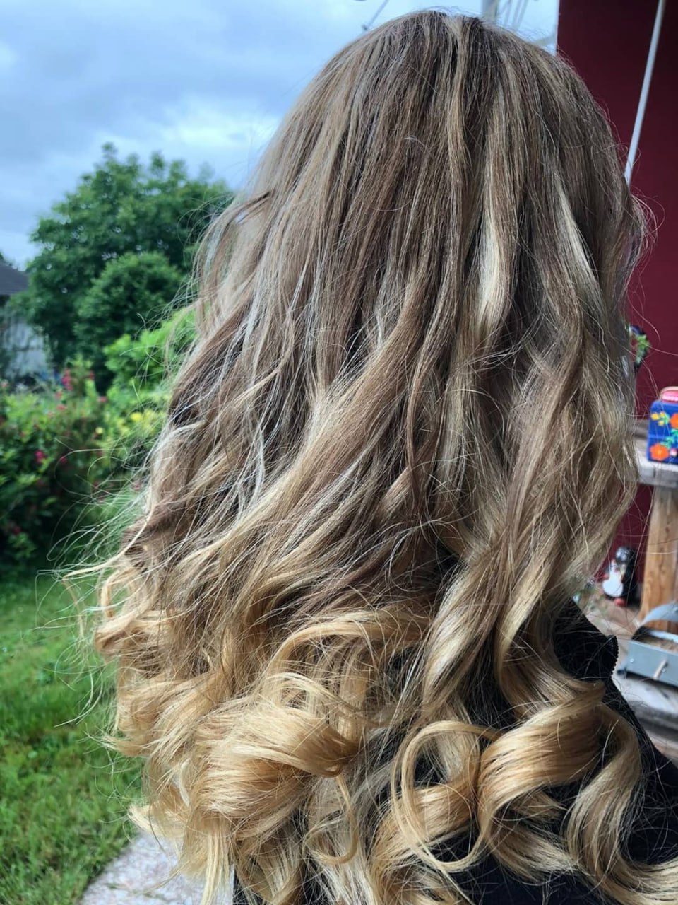 Blonde Balayage mit Locken